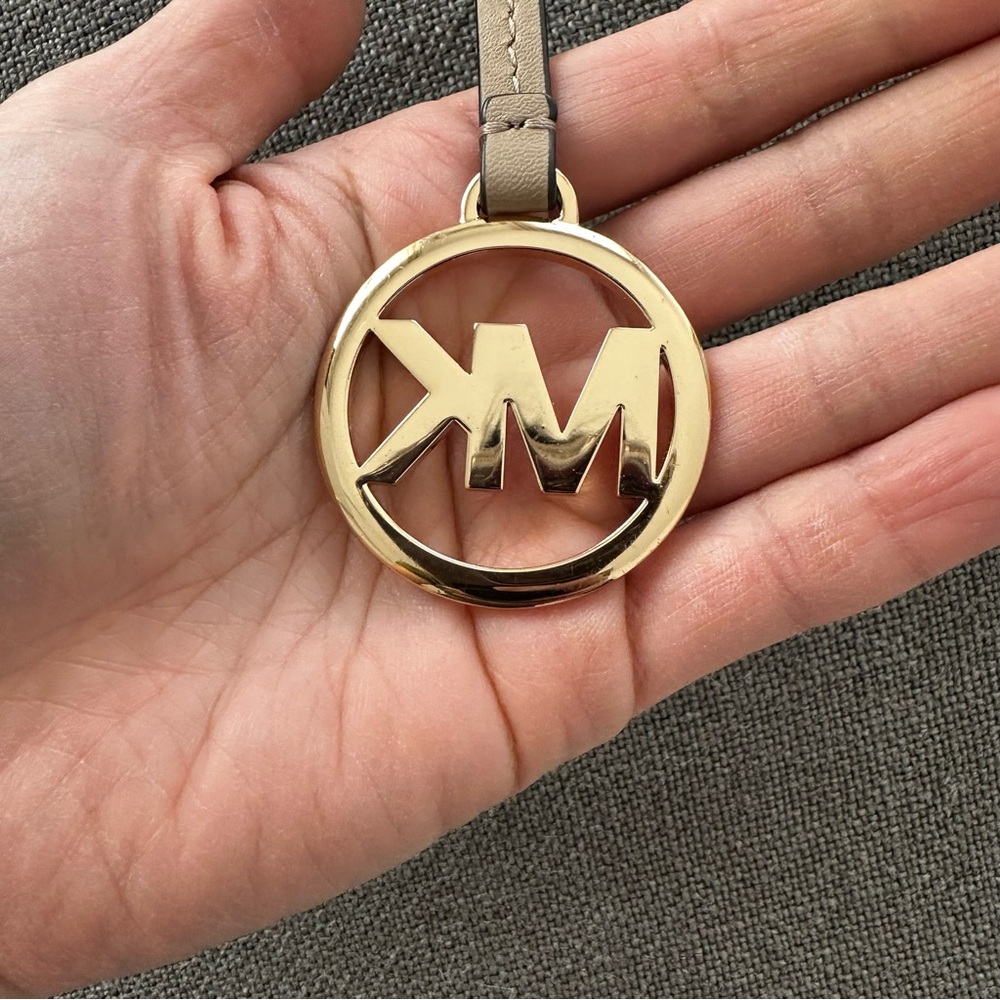 Michael Kors Tan Leather Bag Leather Strap Gold MK Circle Charm - Picture 5 of 5